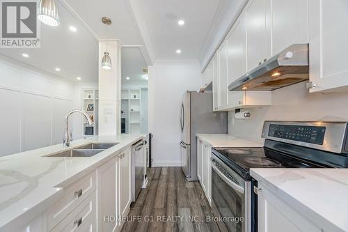 81 Eastview Gate, Brampton, ON - Indoor Photo Showing Kitchen With Double Sink With Upgraded Kitchen