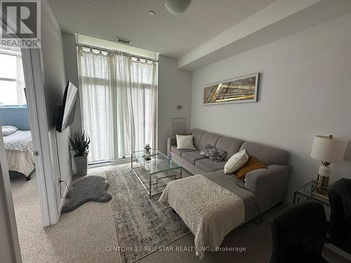 612 - 101 Shoreview Place, Hamilton, ON - Indoor Photo Showing Living Room