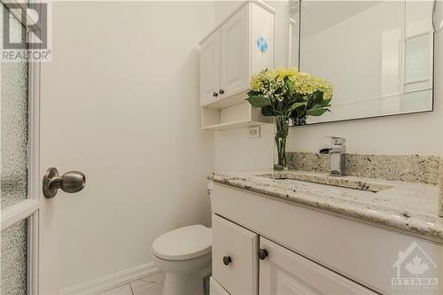 106 Mcclellan Road, Ottawa, ON - Indoor Photo Showing Bathroom