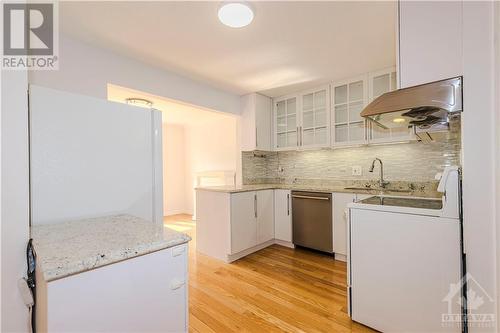 106 Mcclellan Road, Ottawa, ON - Indoor Photo Showing Kitchen