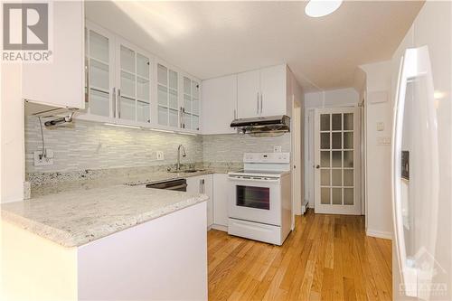 106 Mcclellan Road, Ottawa, ON - Indoor Photo Showing Kitchen