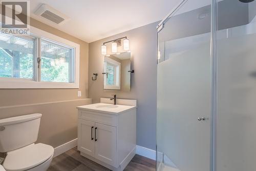 7430 Crowfoot Drive, Anglemont, BC - Indoor Photo Showing Bathroom