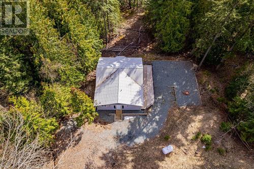 7430 Crowfoot Drive, Anglemont, BC - Outdoor