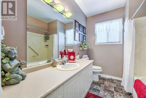 1090 Shelborne Place, London, ON - Indoor Photo Showing Bathroom