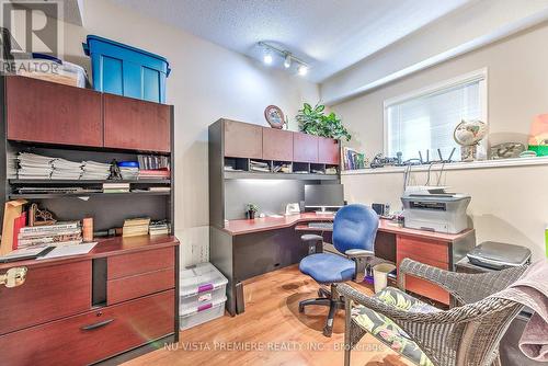 1090 Shelborne Place, London, ON - Indoor Photo Showing Office