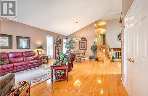 1090 Shelborne Place, London, ON - Indoor Photo Showing Living Room