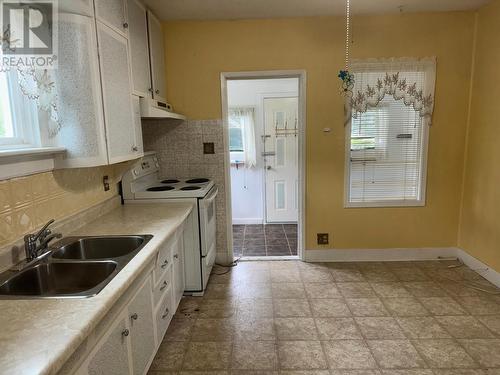 1889 Bowser  Street, Trail, BC - Indoor Photo Showing Kitchen With Double Sink