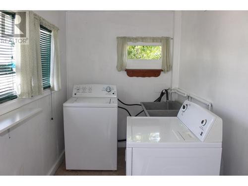 1889 Bowser  Street, Trail, BC - Indoor Photo Showing Laundry Room