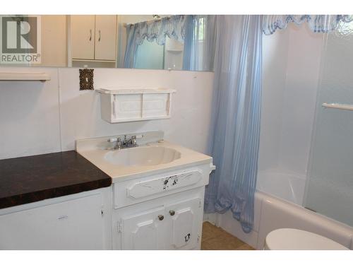 1889 Bowser  Street, Trail, BC - Indoor Photo Showing Bathroom