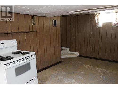 1889 Bowser  Street, Trail, BC - Indoor Photo Showing Kitchen