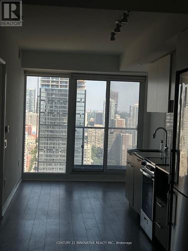 3912 - 251 Jarvis Street W, Toronto, ON - Indoor Photo Showing Kitchen