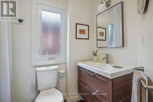 55 Balmoral Avenue N, Hamilton, ON - Indoor Photo Showing Bathroom