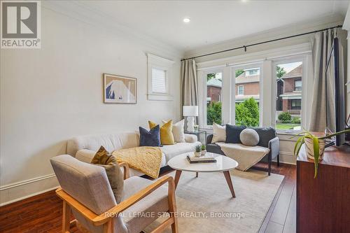 55 Balmoral Avenue N, Hamilton, ON - Indoor Photo Showing Living Room