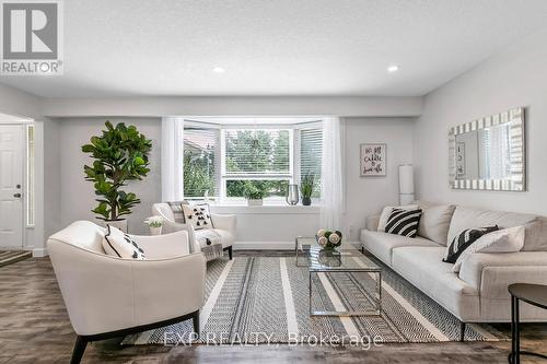 6532 Beatty Line, Centre Wellington (Fergus), ON - Indoor Photo Showing Living Room