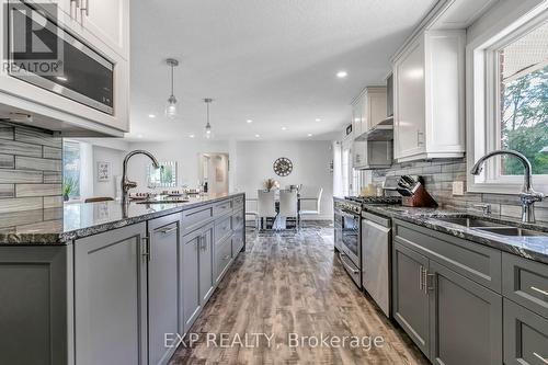 6532 Beatty Line, Centre Wellington (Fergus), ON - Indoor Photo Showing Kitchen With Double Sink With Upgraded Kitchen