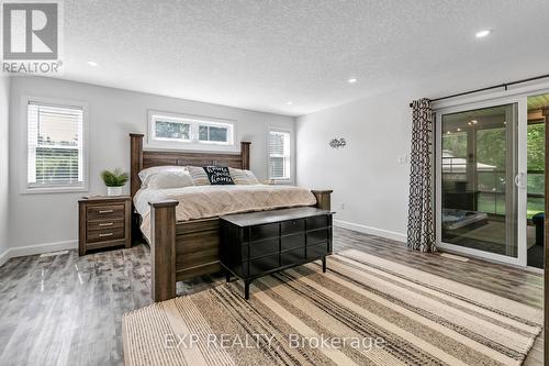 6532 Beatty Line, Centre Wellington (Fergus), ON - Indoor Photo Showing Bedroom