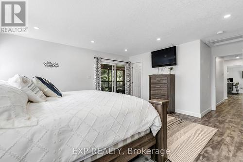 6532 Beatty Line, Centre Wellington (Fergus), ON - Indoor Photo Showing Bedroom