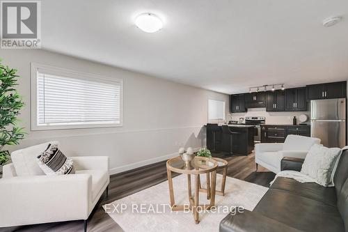 6532 Beatty Line, Centre Wellington (Fergus), ON - Indoor Photo Showing Living Room