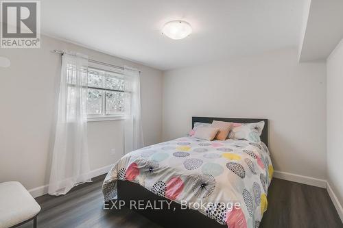 6532 Beatty Line, Centre Wellington (Fergus), ON - Indoor Photo Showing Bedroom