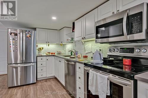 194 Bowen Drive, Peterborough (Northcrest), ON - Indoor Photo Showing Kitchen With Upgraded Kitchen