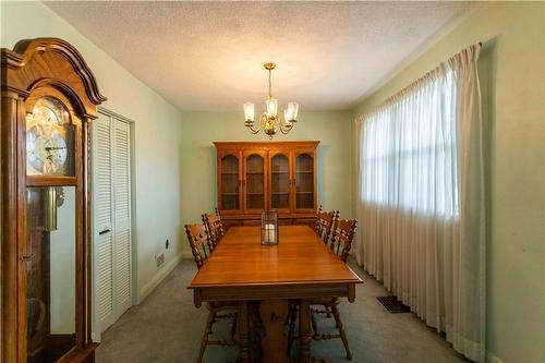 938 Danforth Avenue, Burlington, ON - Indoor Photo Showing Dining Room