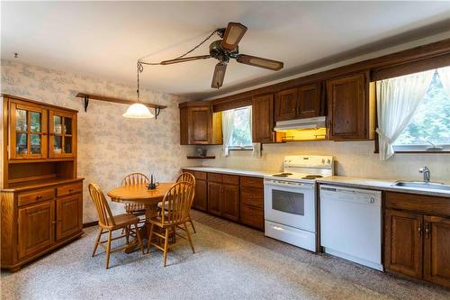 938 Danforth Avenue, Burlington, ON - Indoor Photo Showing Kitchen