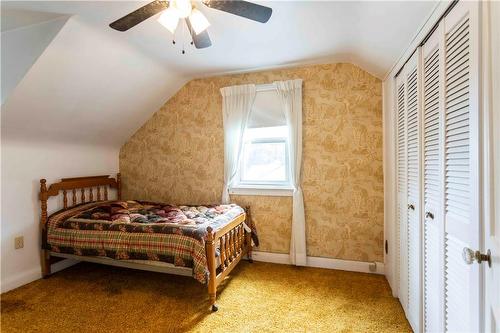 938 Danforth Avenue, Burlington, ON - Indoor Photo Showing Bedroom