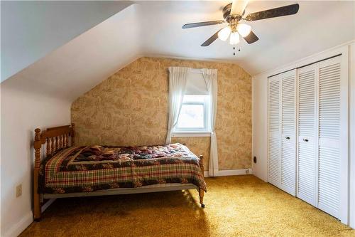 938 Danforth Avenue, Burlington, ON - Indoor Photo Showing Bedroom