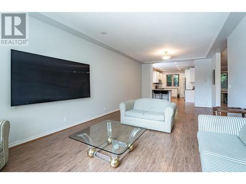 700 Center Street Unit# 10, Revelstoke, BC - Indoor Photo Showing Living Room