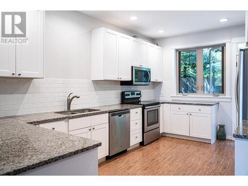 700 Center Street Unit# 10, Revelstoke, BC - Indoor Photo Showing Kitchen With Upgraded Kitchen