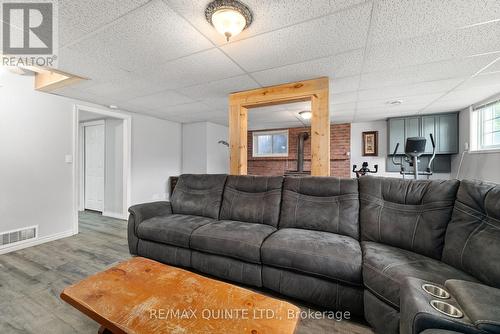 243 Cross Road, Tyendinaga, ON - Indoor Photo Showing Living Room