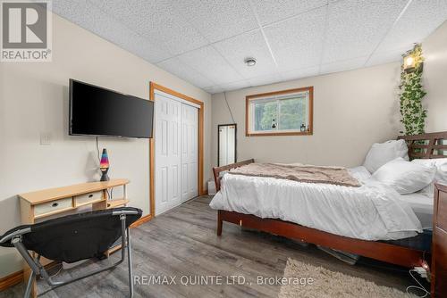 243 Cross Road, Tyendinaga, ON - Indoor Photo Showing Bedroom