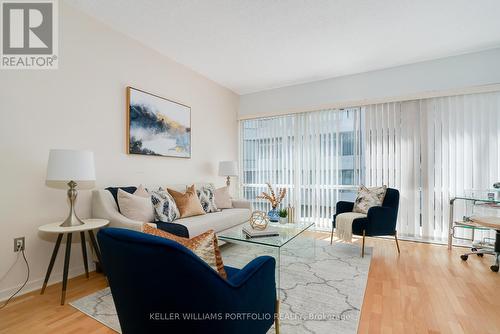 413 - 71 Front Street E, Toronto, ON - Indoor Photo Showing Living Room