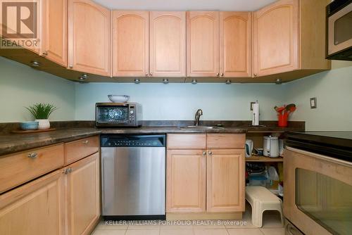 413 - 71 Front Street E, Toronto, ON - Indoor Photo Showing Kitchen