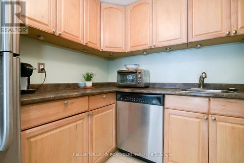 413 - 71 Front Street E, Toronto, ON - Indoor Photo Showing Kitchen