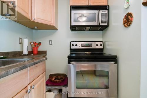 413 - 71 Front Street E, Toronto, ON - Indoor Photo Showing Kitchen