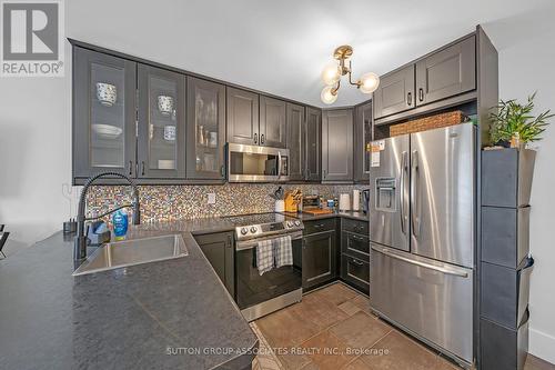 380 - 415 Jarvis Street, Toronto (Church-Yonge Corridor), ON - Indoor Photo Showing Kitchen With Stainless Steel Kitchen With Upgraded Kitchen