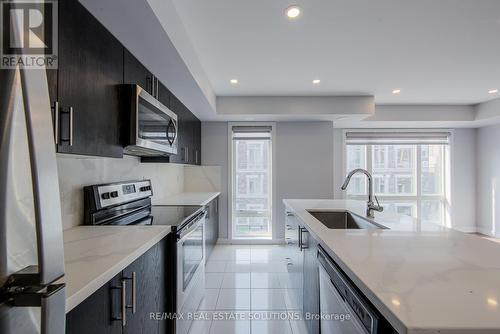 512 - 30 Dunsheath Way, Markham (Cornell), ON - Indoor Photo Showing Kitchen With Upgraded Kitchen