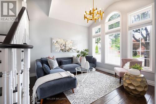 5611 Thorn Lane, Burlington (Orchard), ON - Indoor Photo Showing Living Room