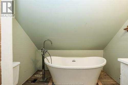 1018 Drouillard, Windsor, ON - Indoor Photo Showing Bathroom