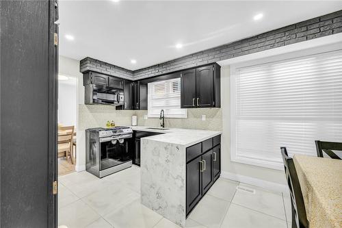 182 Clifton Downs Road, Hamilton, ON - Indoor Photo Showing Kitchen