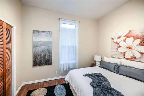 162 Charlton Avenue W|Unit #1, Hamilton, ON - Indoor Photo Showing Bedroom