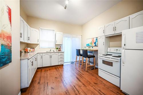 162 Charlton Avenue W|Unit #1, Hamilton, ON - Indoor Photo Showing Kitchen