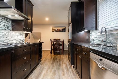 37 Gainsborough Road, Hamilton, ON - Indoor Photo Showing Kitchen With Upgraded Kitchen