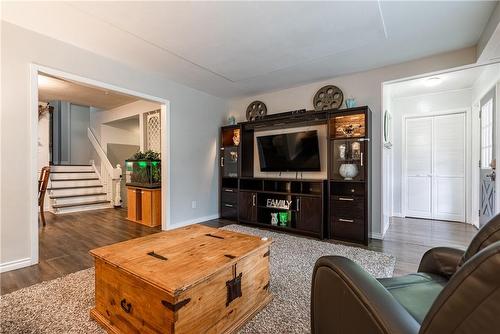 37 Gainsborough Road, Hamilton, ON - Indoor Photo Showing Living Room