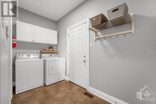 37 Moore Street, Richmond, ON - Indoor Photo Showing Laundry Room