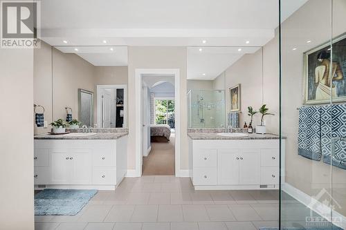 37 Moore Street, Richmond, ON - Indoor Photo Showing Bathroom