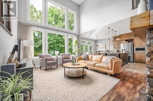 37 Moore Street, Richmond, ON - Indoor Photo Showing Living Room