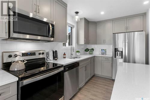 539 Myles Heidt Manor, Saskatoon, SK - Indoor Photo Showing Kitchen With Stainless Steel Kitchen With Upgraded Kitchen