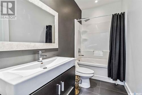 235 Fleming Crescent, Saskatoon, SK - Indoor Photo Showing Bathroom